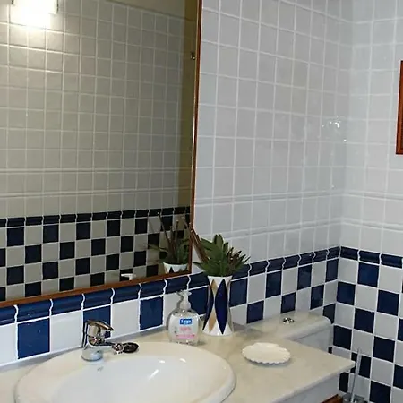 House Sea View Private Garden, 5 People, Optical Fiber بيت للعطل *